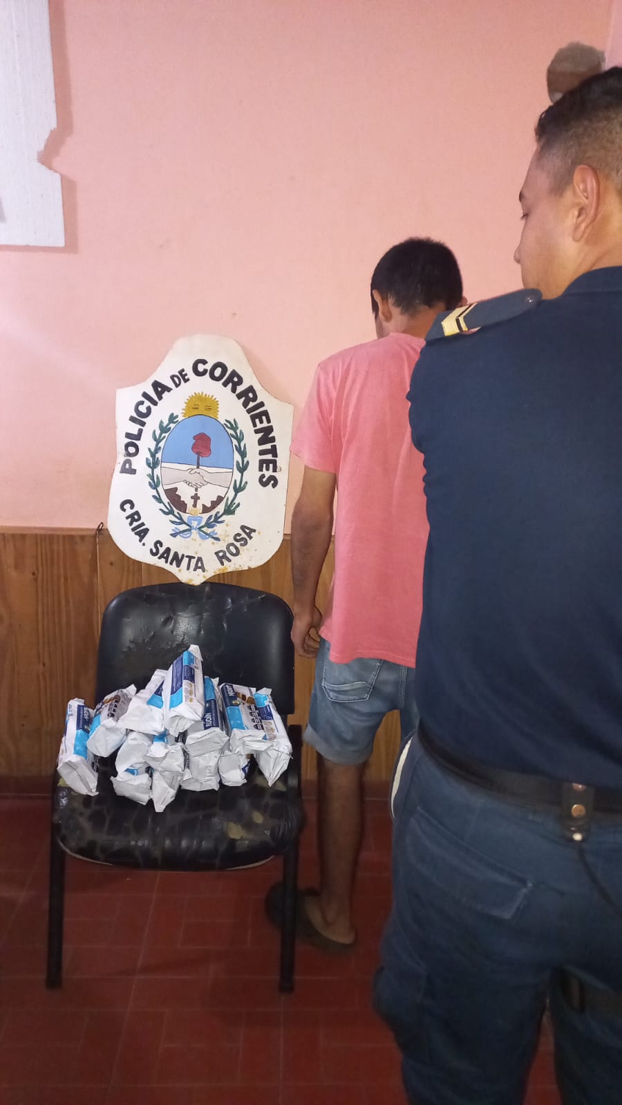 SANTA ROSA:  *La Policía recuperó budines sustraídos de un establecimiento escolar y demoró al presunto autor