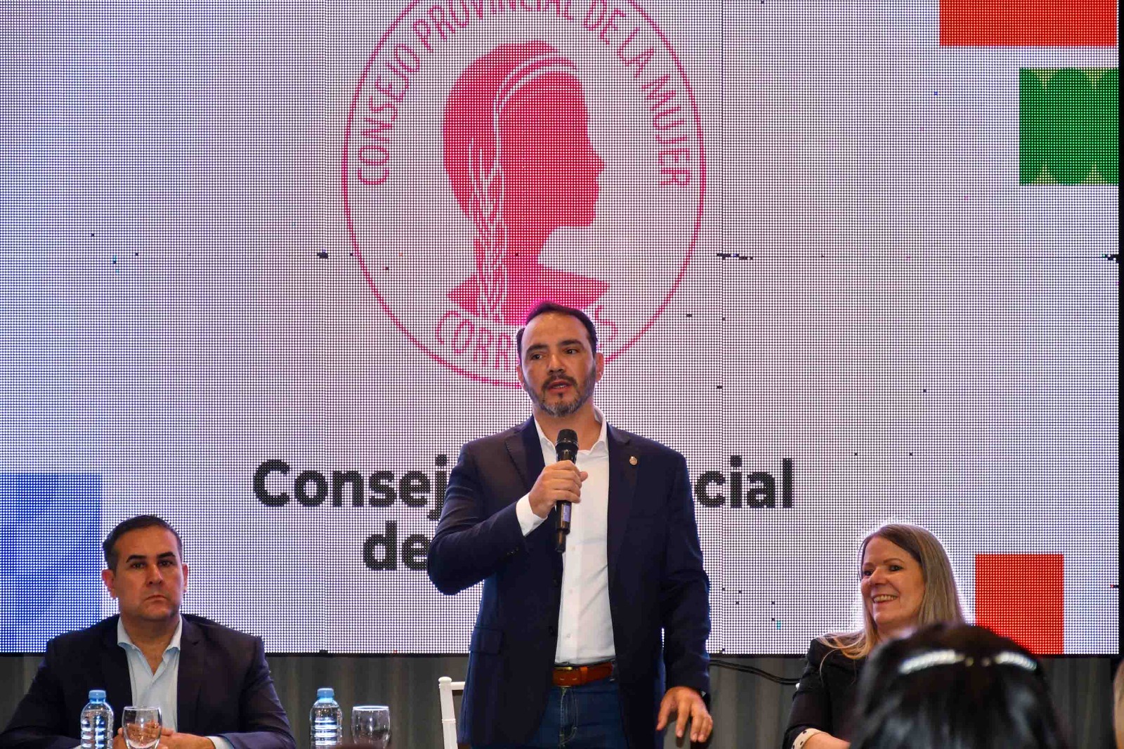 El gobernador Vald&eacute;s presidi&oacute; la apertura de Encuentro de &Aacute;reas Mujer de la provincia