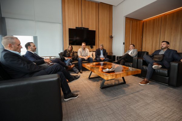 El Gobernador recibi&oacute; a referentes de comunidades cristianas evang&eacute;licas