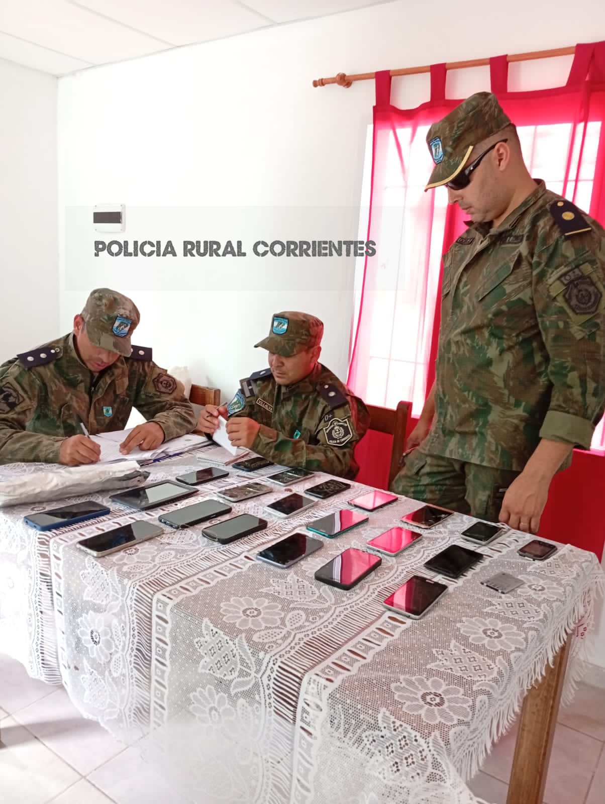 SAN MIGUEL: La Polic&iacute;a secuestr&oacute; 20 tel&eacute;fonos celulares, relacionados a varios hechos por supuesto abigeato 