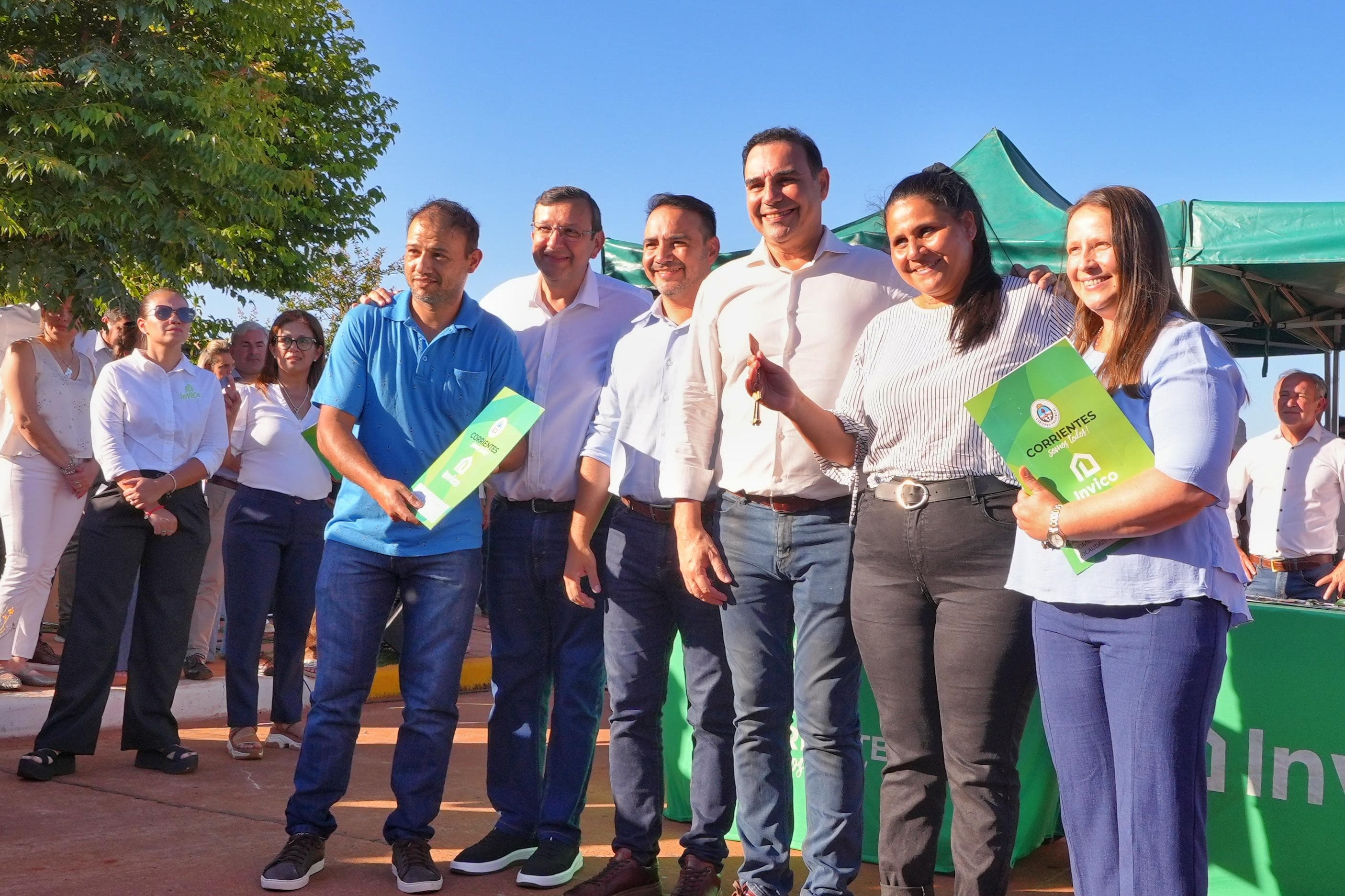 Valdés entregó 20 viviendas en Liebig y anunció la construcción de 40 más