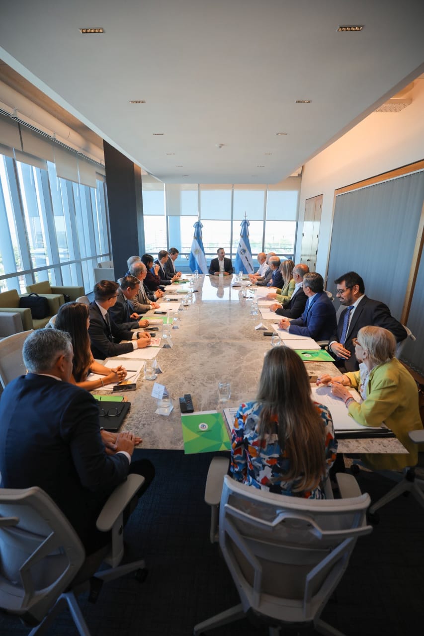 El gobernador Valdés reunió a su Gabinete para planificar el inicio de su gestión